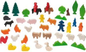 Figurines en bois multicolores