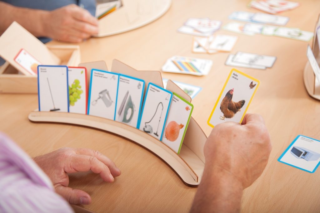 jeu de mémoire pour personne agée alzheimer