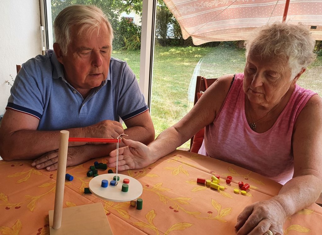 jeu d'équilibre pour personnes âgées
