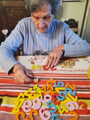 jeu avec des chiffres 'catch the number' pour personnes agees ludimage beleduc