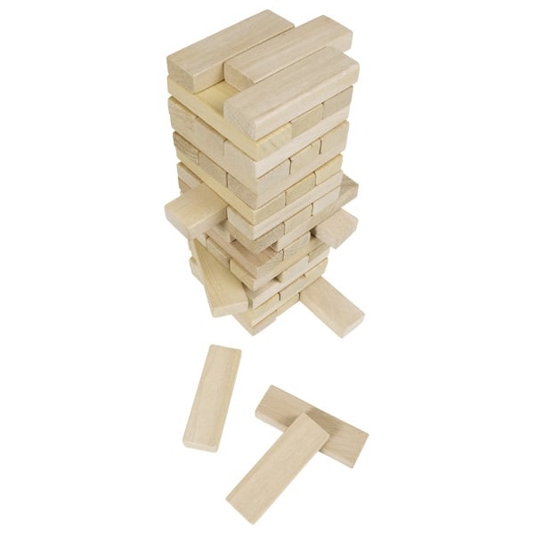 Bloc de bois empilé prêt à être manipulé, jeu de construction simple pour activités intergénérationnelles ehpad